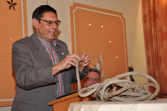 Hans-Jürgen Kunz erläuterte wie die FWG für die anstehende Kommunalwahl an einem Strang ziehen möchte